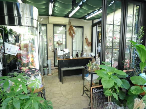 「シェラフローリストエイム」　（千葉県松戸市）の花屋店舗写真2